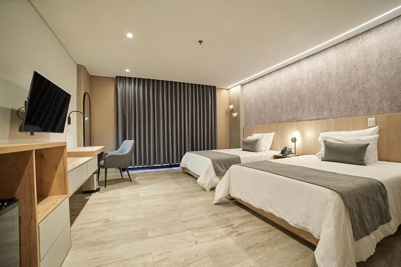 Eutopiq Hotel 麦德林